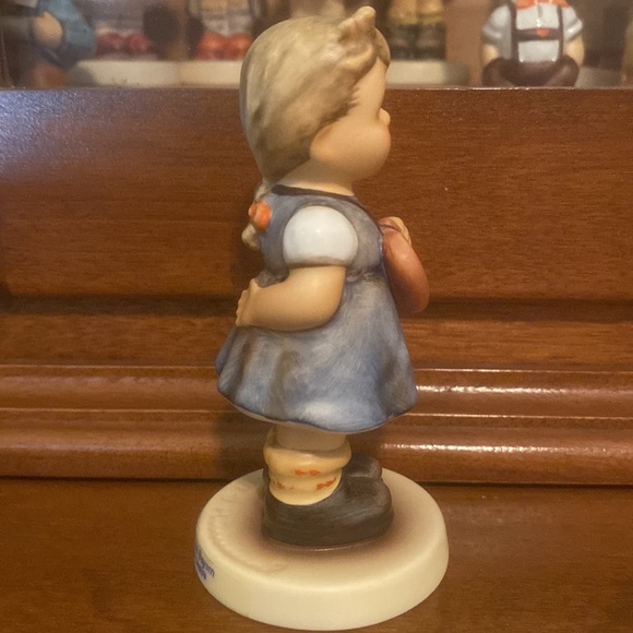 💛TM8 ‘My Hearts Desire’ Hummel Goebel #2102/A - Picture 5 of 8